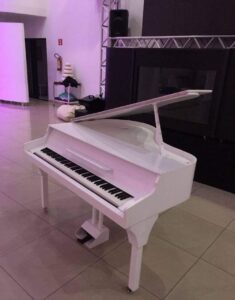 Piano de cauda Branco 